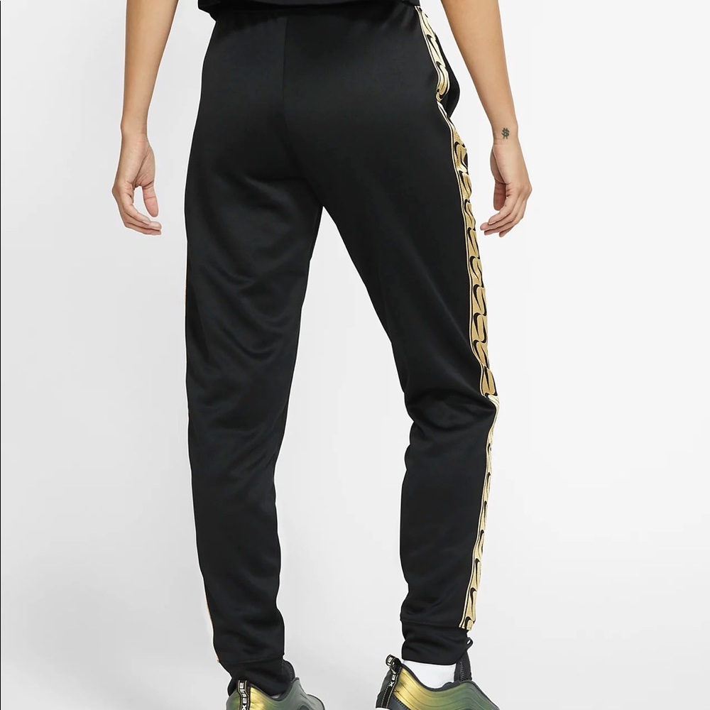 Nike Sportswear Women’s Logo Joggers